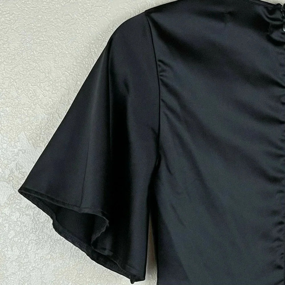 Missguided Romper Women's Sz 2 Shorts Deep V-Neck Flutter Sleeve Satin Black - Picture 6 of 11